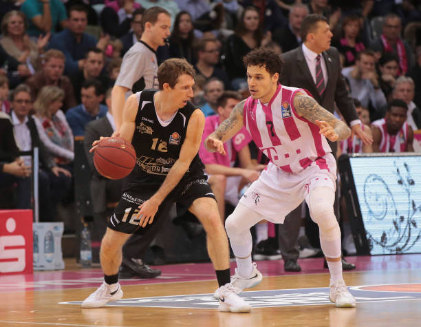 们的姿态告 们的姿态告