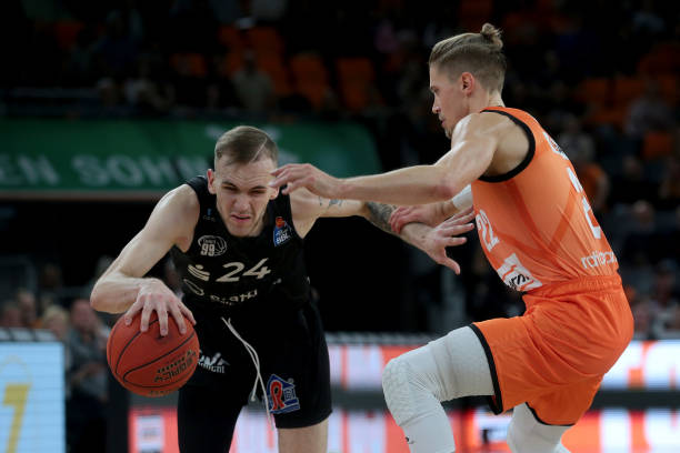 持续加大的 持续加大的